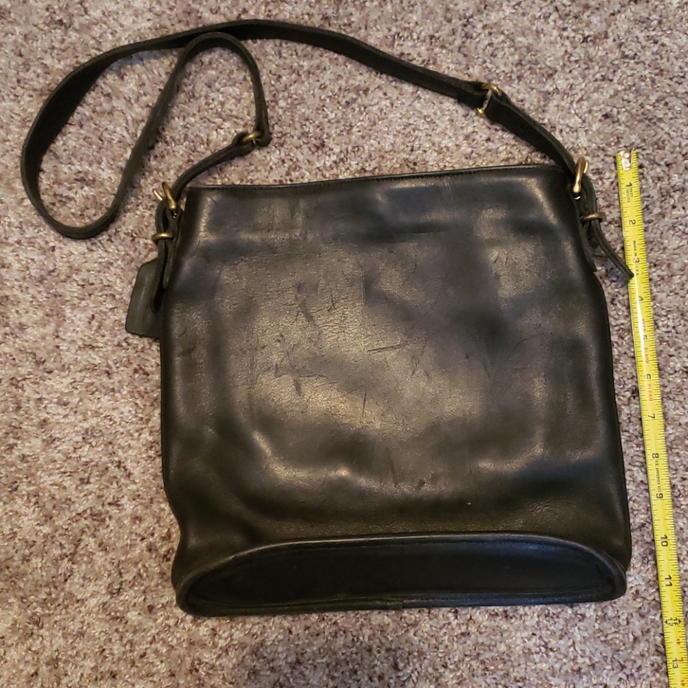 VINTAGE COACH ♡ Quality Leather Timeless style  (( great condition  ))